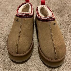 Uggs platform tan